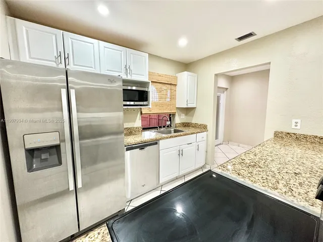 $2,250 | 10554 Northwest 3rd Street, Pembroke Pines, FL 33026
