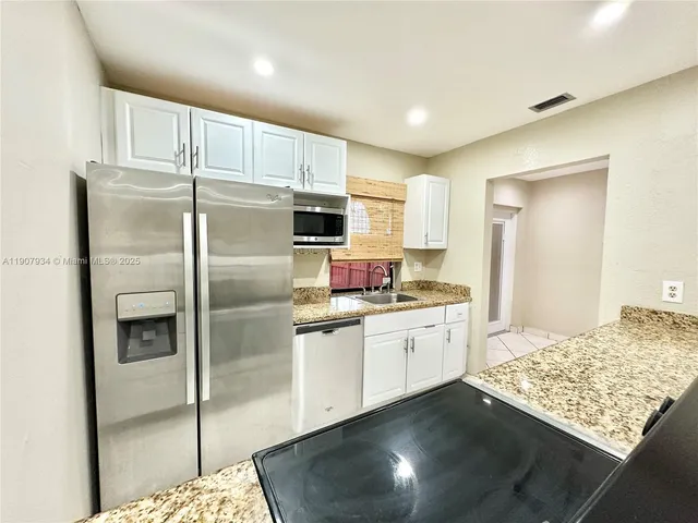 $2,250 | 10554 Northwest 3rd Street, Pembroke Pines, FL 33026