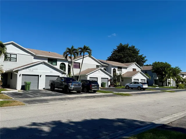 $2,250 | 10554 Northwest 3rd Street, Pembroke Pines, FL 33026
