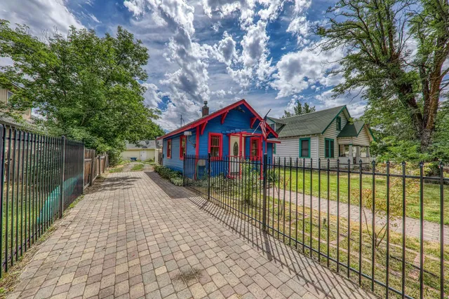a view of front of house with a yard