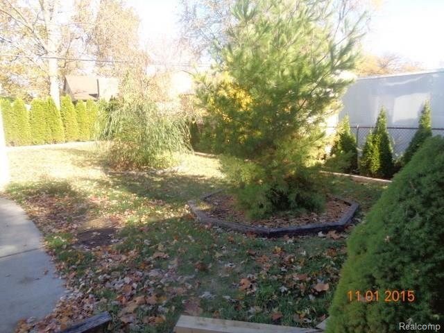 29642 Judith Street Inkster, MI 48141 - Photo 15 of 28 BACK YARD