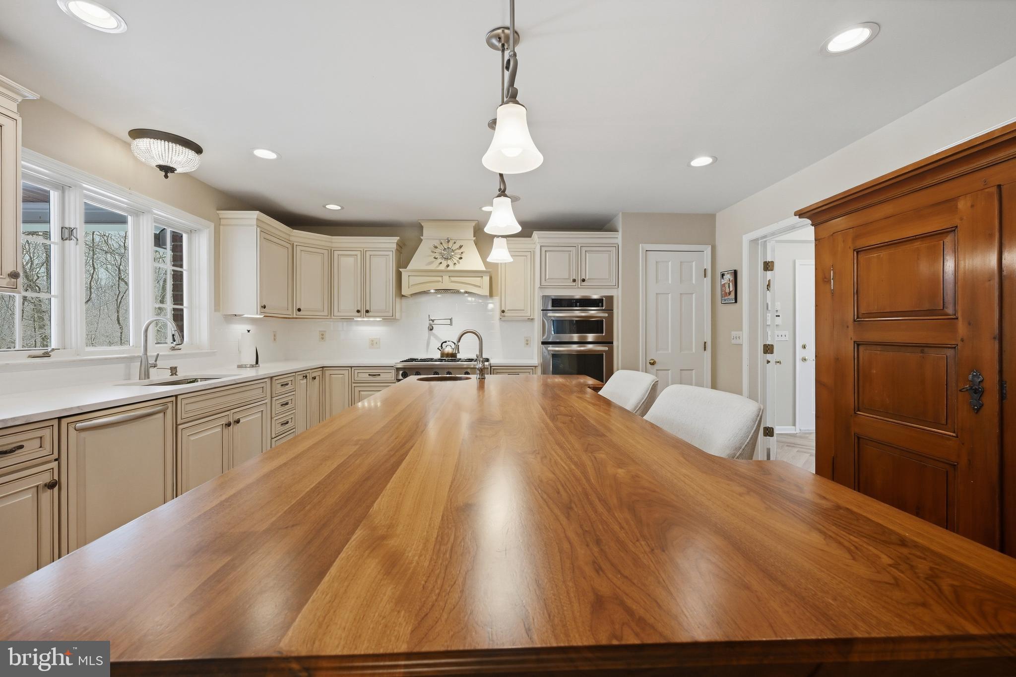 982 Wayson Way Davidsonville, MD 21035 - Photo 21 of 70 Wood Island Countertop