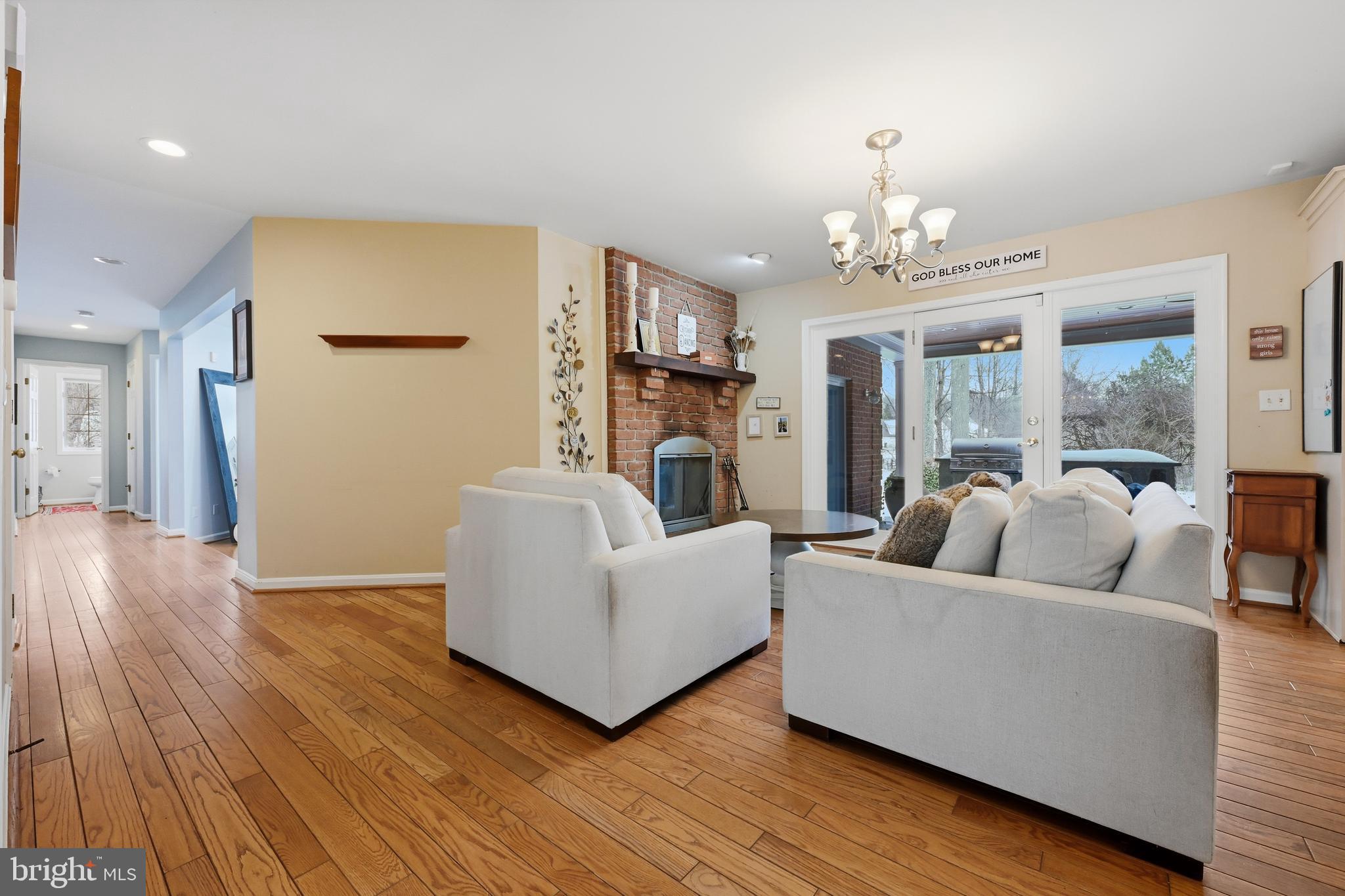 982 Wayson Way Davidsonville, MD 21035 - Photo 24 of 70 Sitting Room off Kitchen w/Fireplace