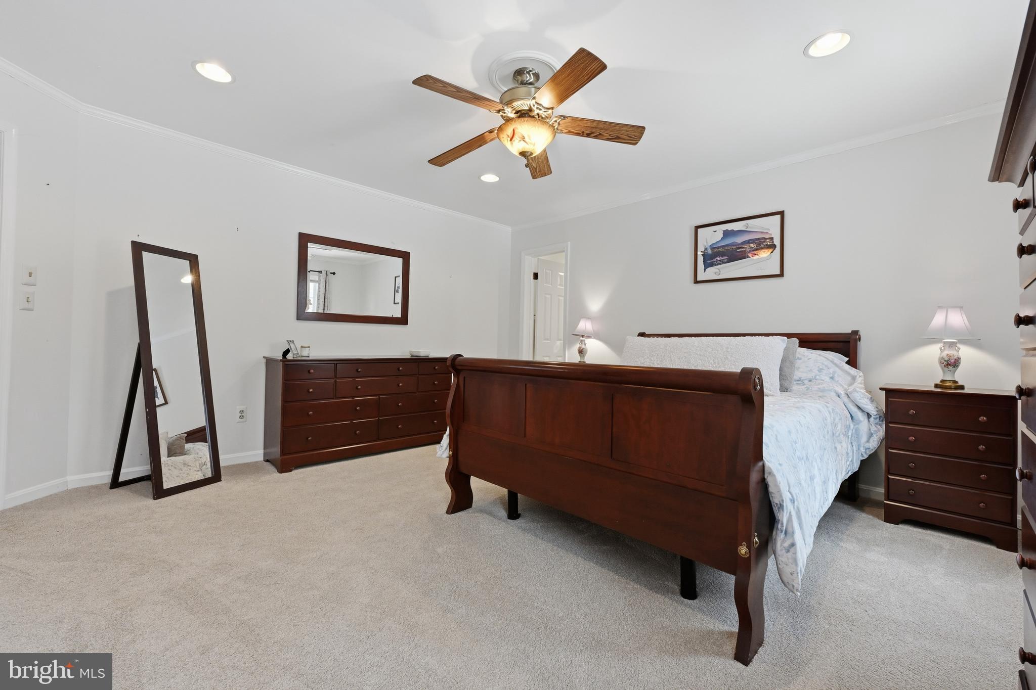 982 Wayson Way Davidsonville, MD 21035 - Photo 50 of 70 Bedroom 4/w a door to guest bath