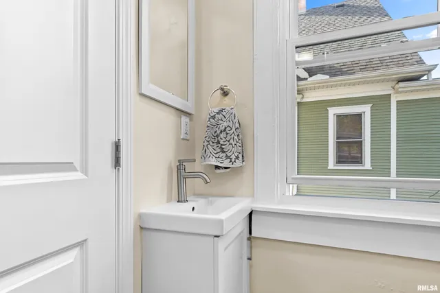 $174,900 | 1801 West Ayres Avenue, Peoria, IL 61606