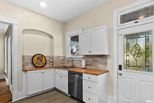 $174,900 | 1801 West Ayres Avenue, Peoria, IL 61606