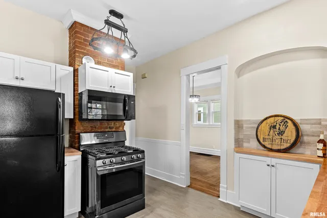 $174,900 | 1801 West Ayres Avenue, Peoria, IL 61606