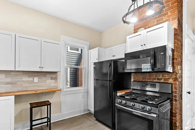 $174,900 | 1801 West Ayres Avenue, Peoria, IL 61606