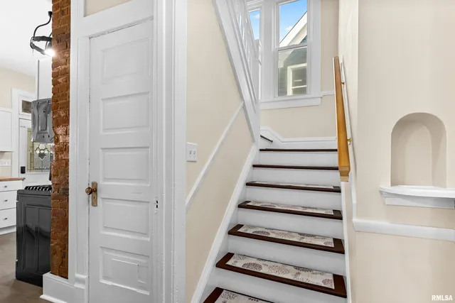 $174,900 | 1801 West Ayres Avenue, Peoria, IL 61606