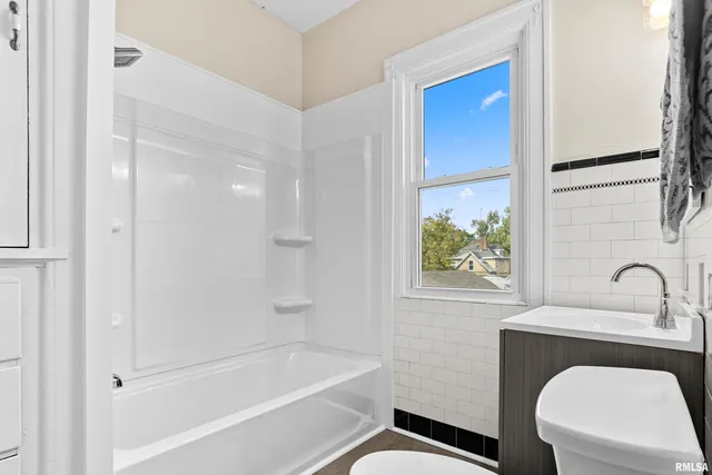 $174,900 | 1801 West Ayres Avenue, Peoria, IL 61606