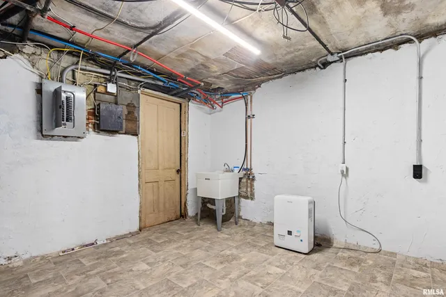 $174,900 | 1801 West Ayres Avenue, Peoria, IL 61606