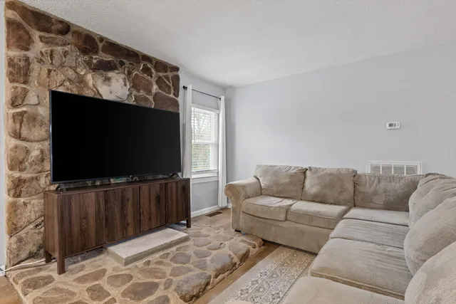 $235,900 | 13747 Bretton Drive, Soddy Daisy, TN 37379