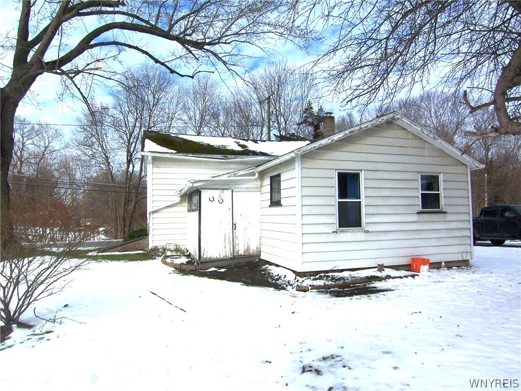 8451 Indian Falls Road Pembroke, NY 14036 - Photo 4 of 39