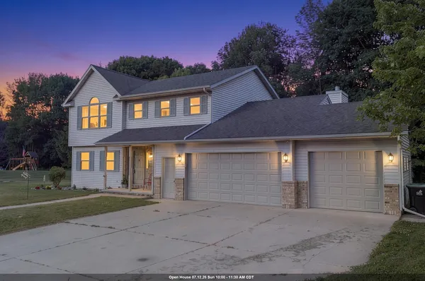 $319,900 | 212 South Birch Avenue, Gillett, WI 54124