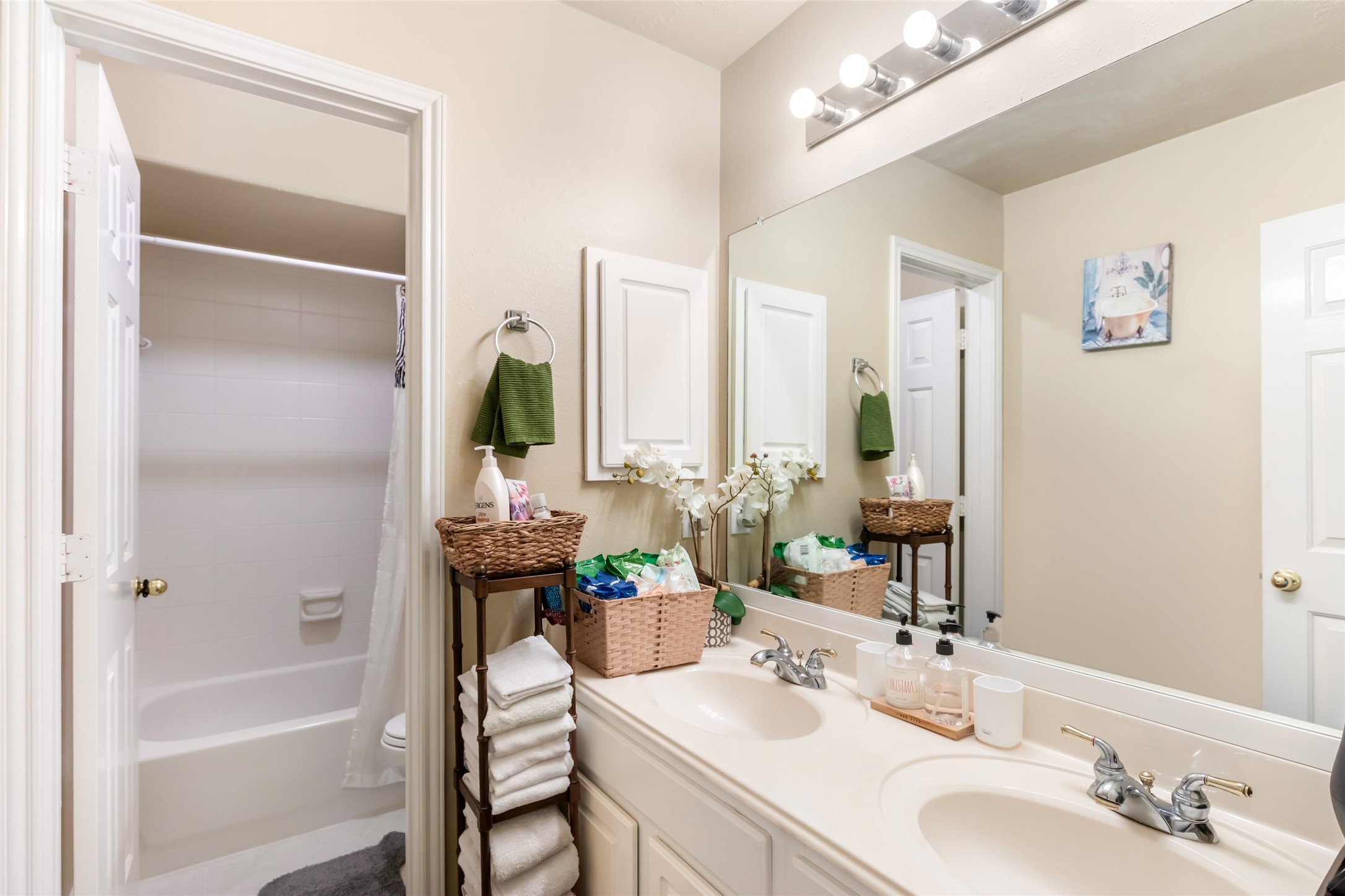20926 Florette Lane Spring, TX 77388 - Photo 21 of 24 Upstairs Bathroom