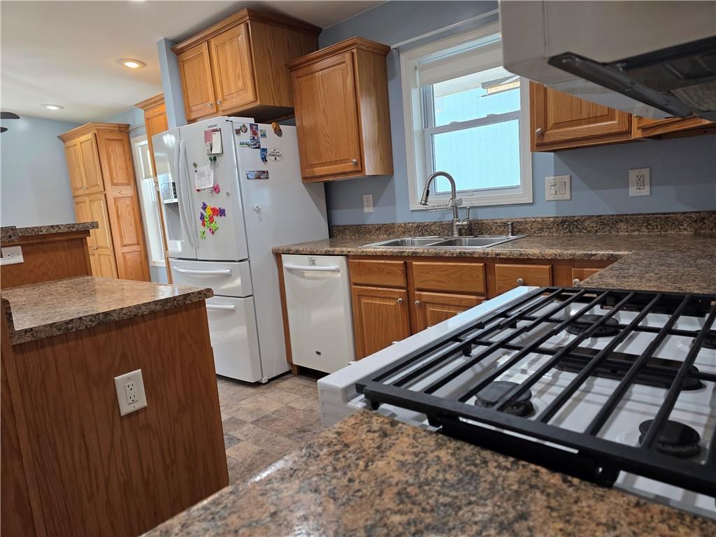 185 Dutch Glory Road Amity, PA 15311 - Photo 18 of 50 Main Floor Kitchen