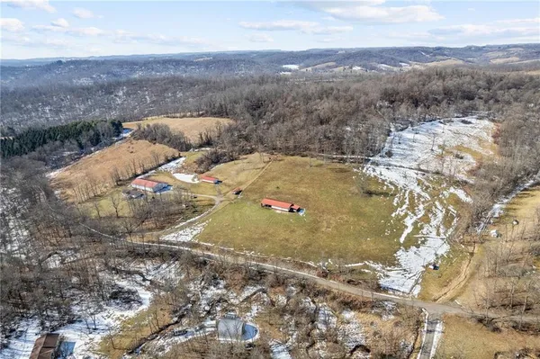 $899,900 | 185 Dutch Glory Road, Amity, PA 15311