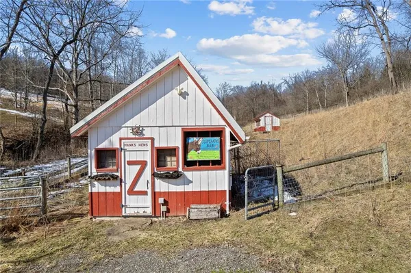 $899,900 | 185 Dutch Glory Road, Amity, PA 15311