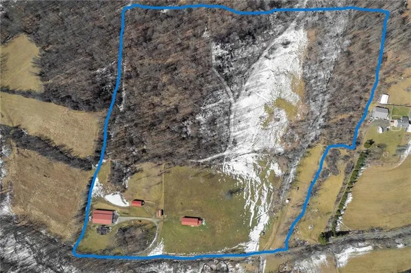 $899,900 | 185 Dutch Glory Road, Amity, PA 15311