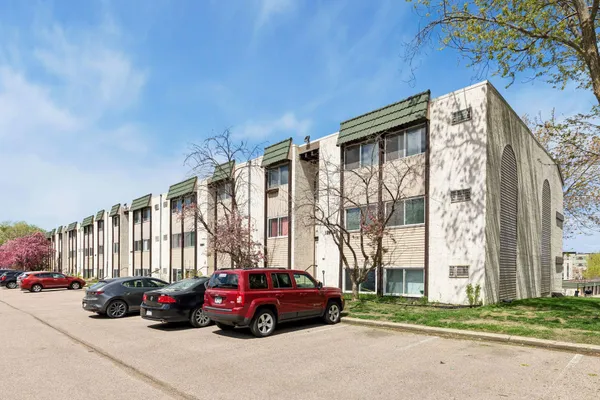 $104,900 | 12852 Nicollet Avenue, Unit 202, Burnsville, MN 55337