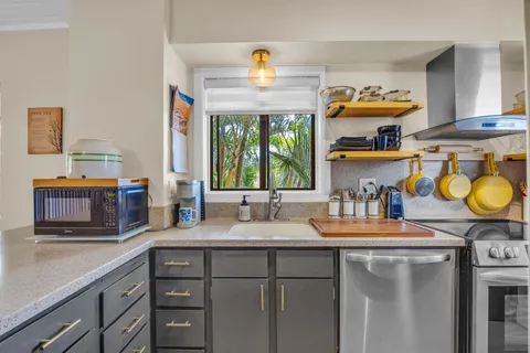 $590,000 | 3788 Lower Honoapiilani Road, Unit E212, Lahaina, HI 96761