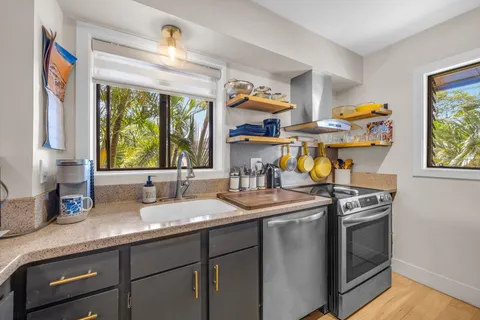 $590,000 | 3788 Lower Honoapiilani Road, Unit E212, Lahaina, HI 96761