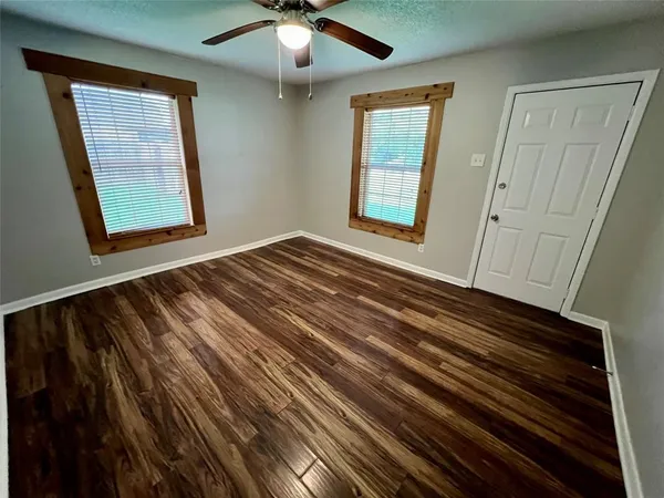 $1,750 | 300 West 4th Street, Springtown, TX 76082