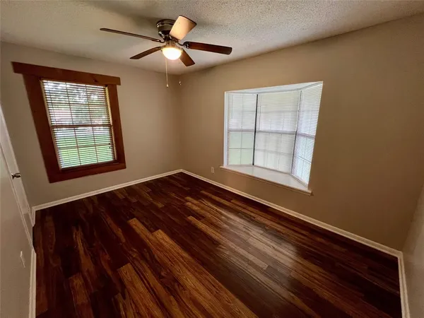 $1,750 | 300 West 4th Street, Springtown, TX 76082
