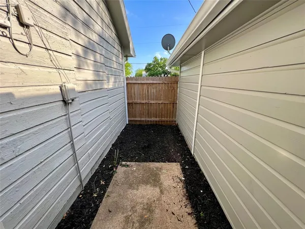 $1,750 | 300 West 4th Street, Springtown, TX 76082