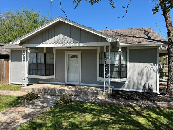 $1,750 | 300 West 4th Street, Springtown, TX 76082