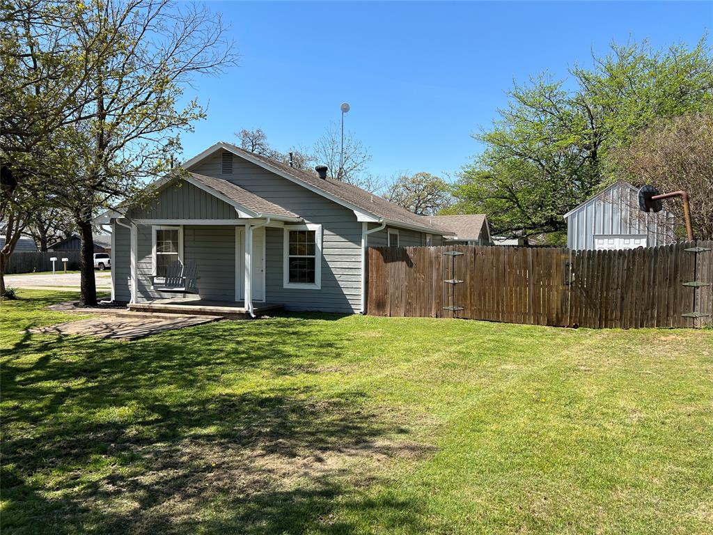 300 West 4th Street Springtown, TX 76082 - Photo 4 of 21