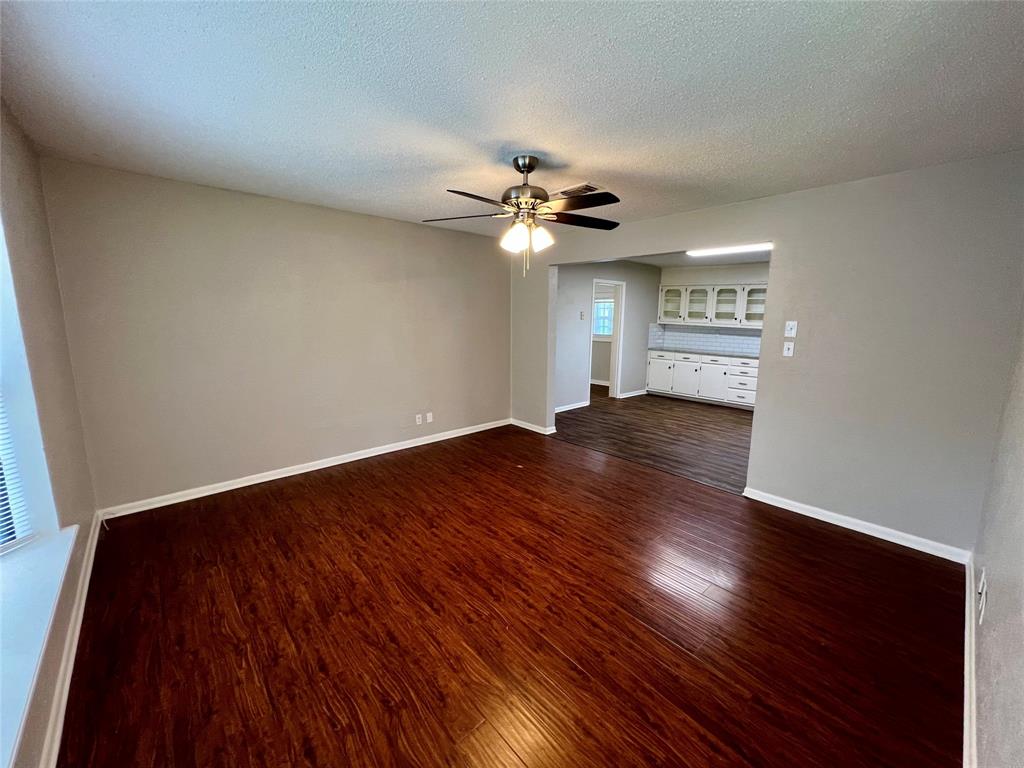 300 West 4th Street Springtown, TX 76082 - Photo 5 of 21