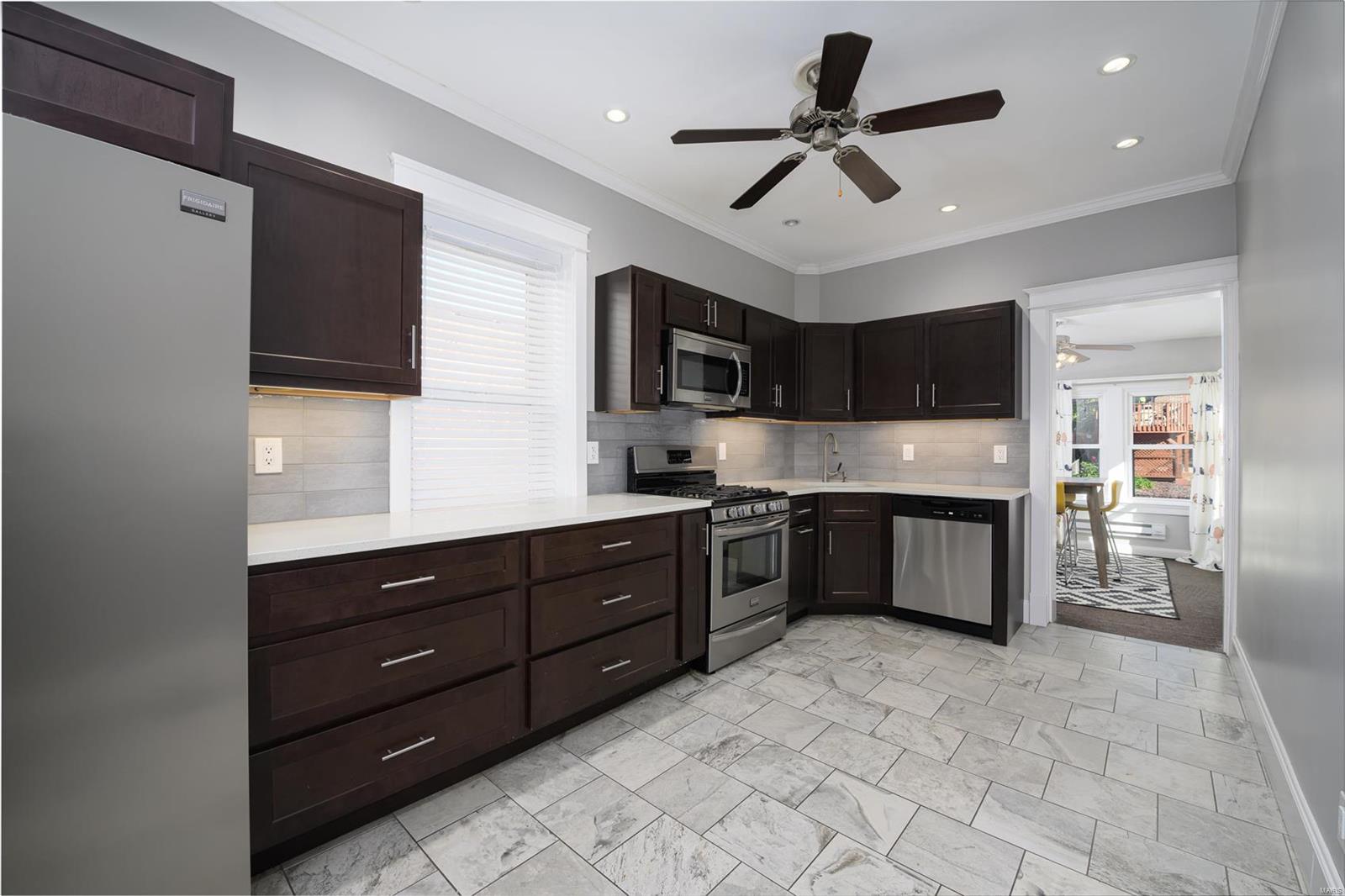 5125 Rosa Avenue St. Louis, MO 63109 - Photo 10 of 34