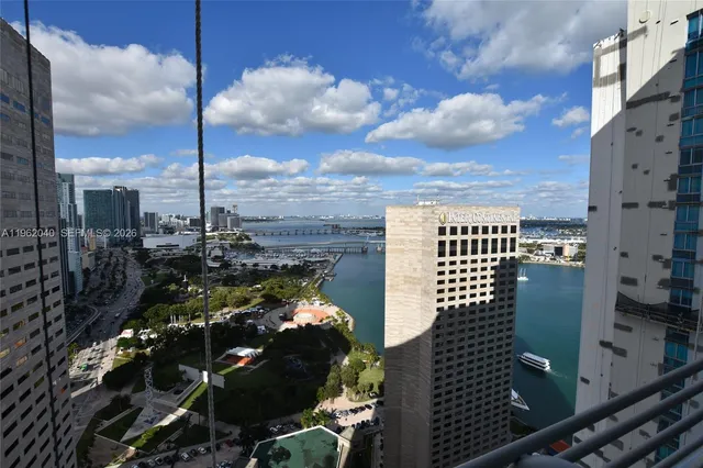 $3,750 | 325 South Biscayne Boulevard, Unit 3822, Miami, FL 33131