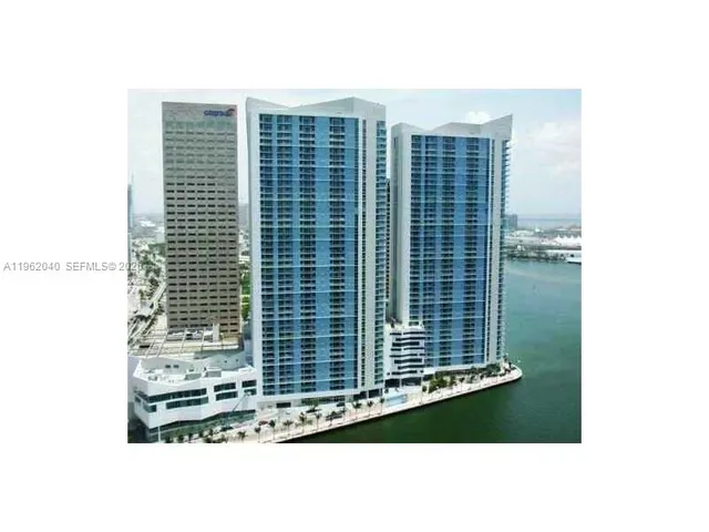 $3,750 | 325 South Biscayne Boulevard, Unit 3822, Miami, FL 33131