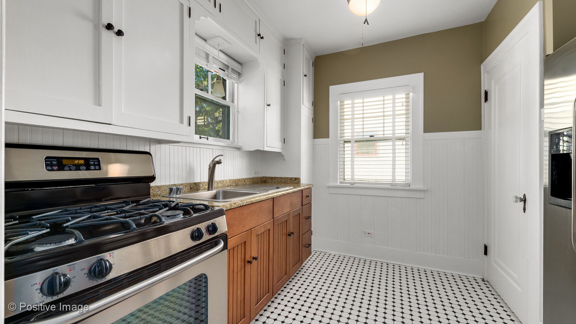 404 Lyon Avenue Wheaton, IL 60187 - Photo 9 of 20