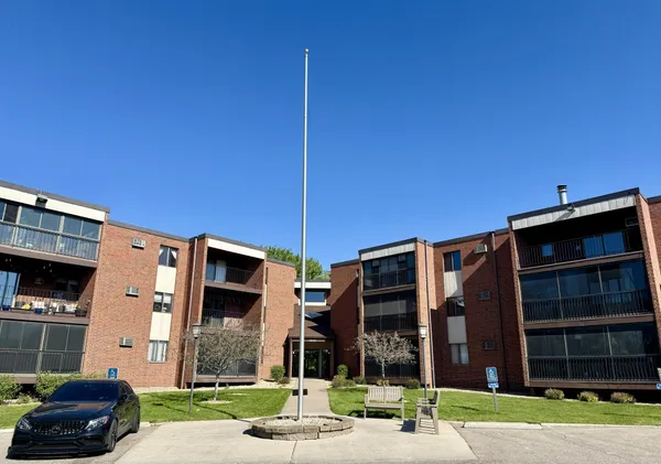 $179,900 | 1800 Riverwood Drive, Unit 318, Burnsville, MN 55337