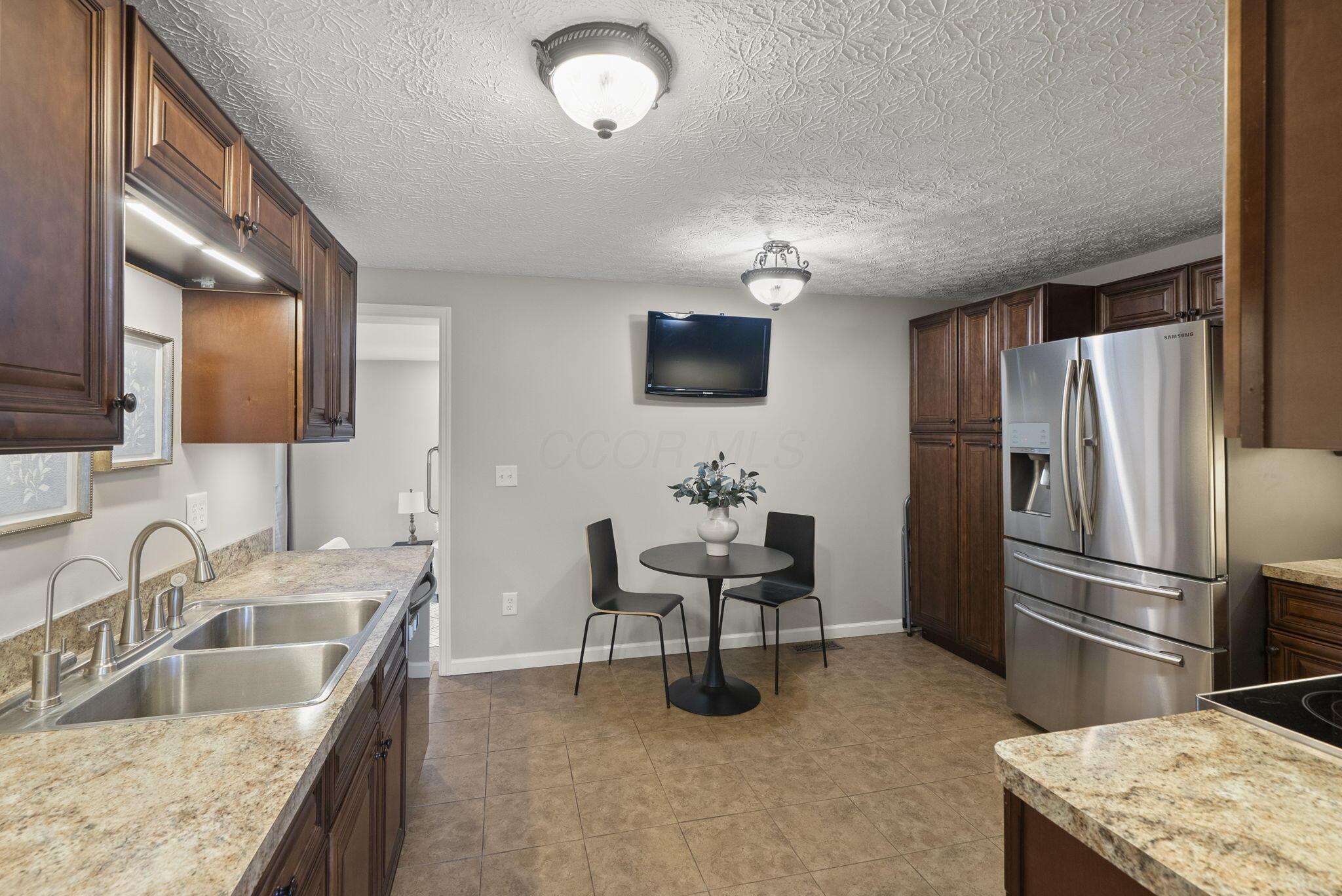 3556 Arnsby Road Columbus, OH 43232 - Photo 10 of 44 3-web-or-mls-DSC04667