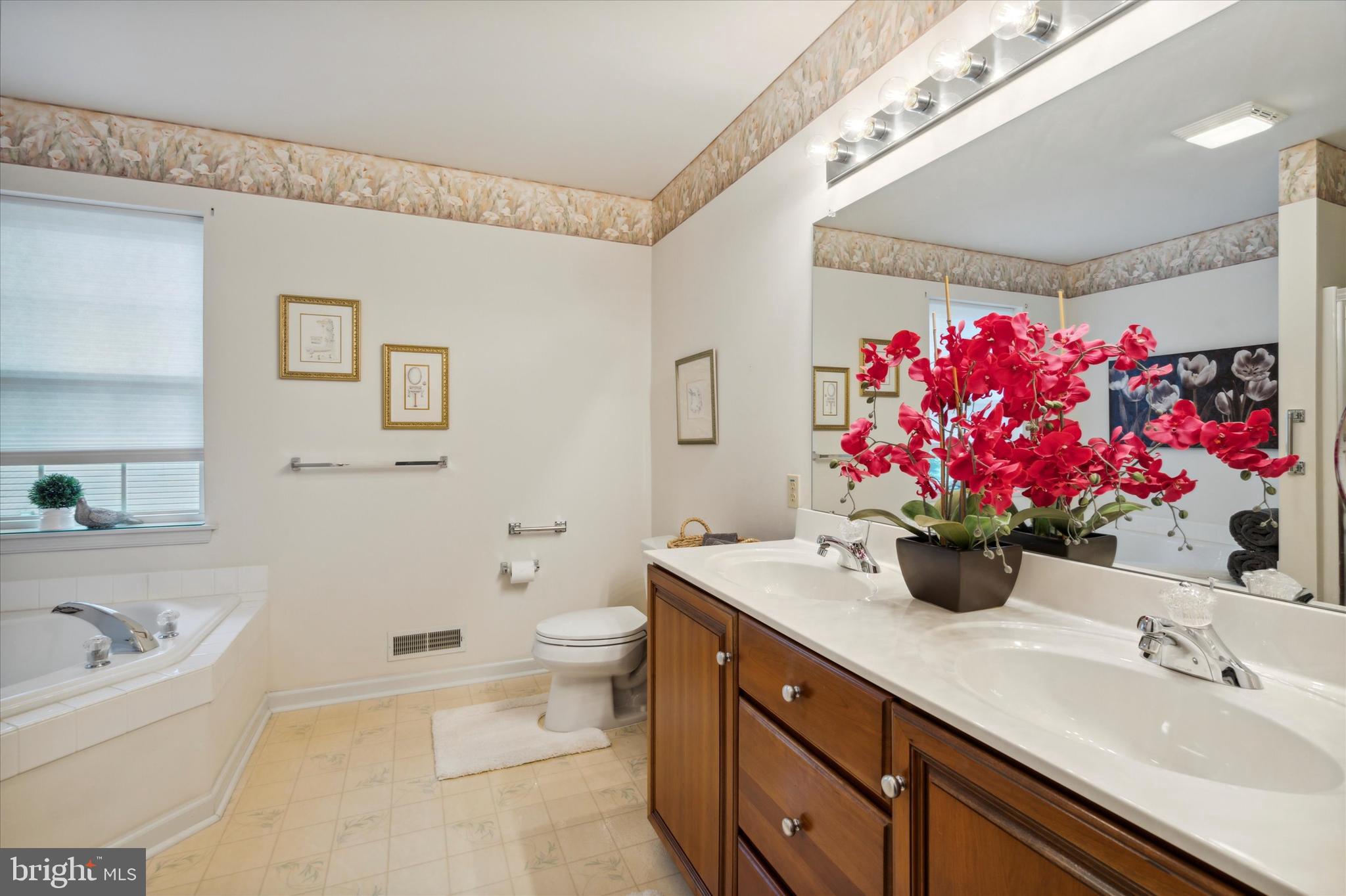 2011 Deer Ridge Drive Pottstown, PA 19464 - Photo 13 of 24 Primary En Suite