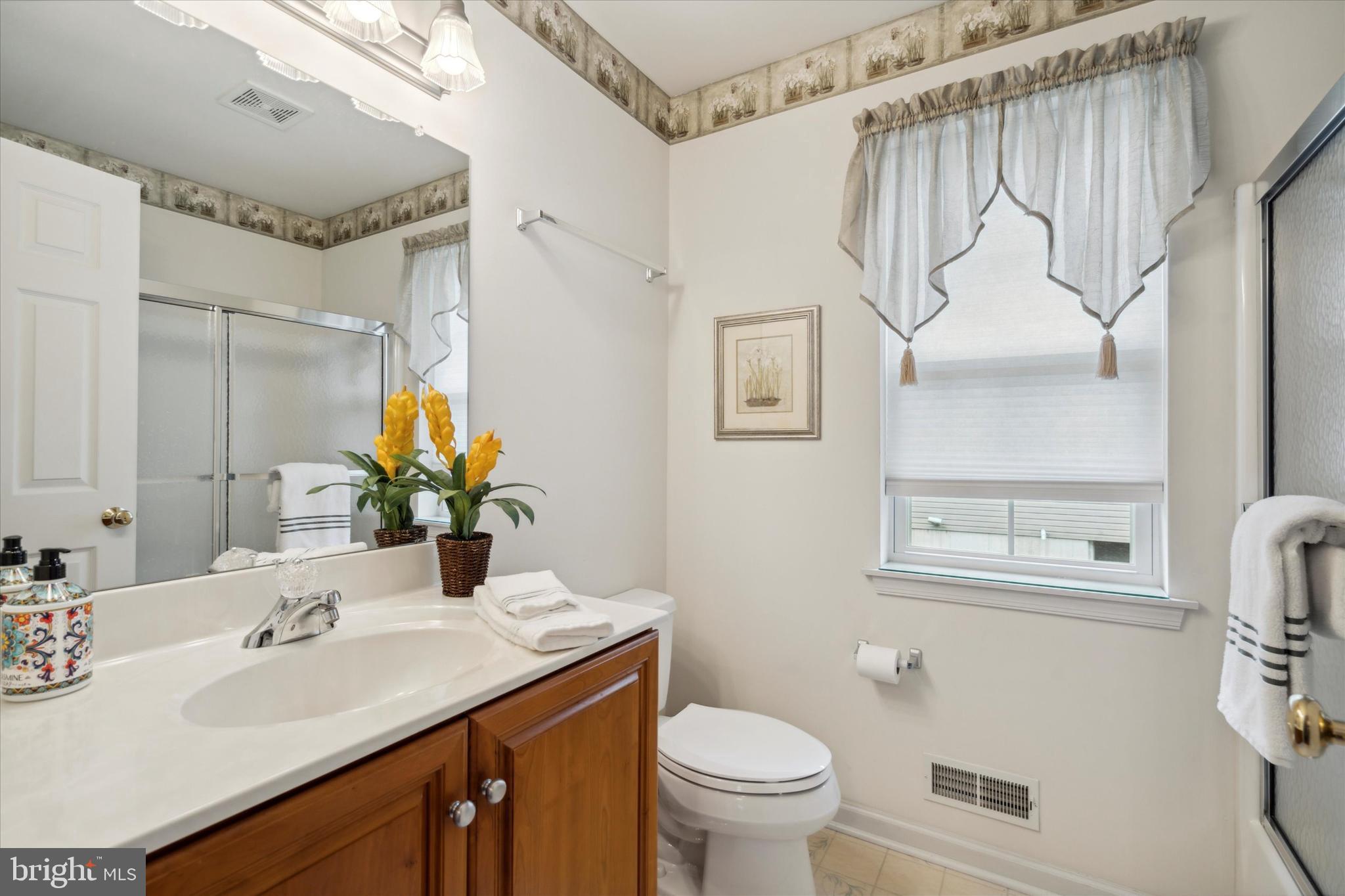 2011 Deer Ridge Drive Pottstown, PA 19464 - Photo 15 of 24 Hallway Bath (Bath #2)