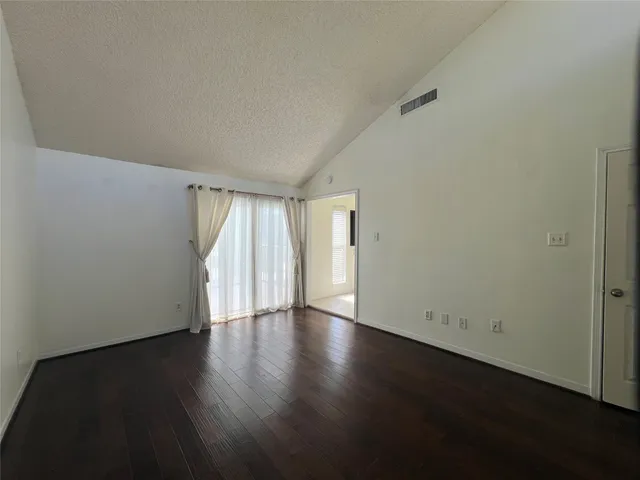 $2,300 | 980 Memorial Village Drive, Unit 47, Houston, TX 77024