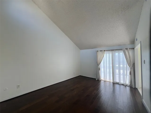 $2,300 | 980 Memorial Village Drive, Unit 47, Houston, TX 77024