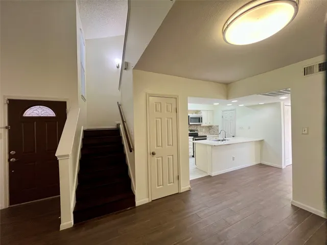 $2,300 | 980 Memorial Village Drive, Unit 47, Houston, TX 77024