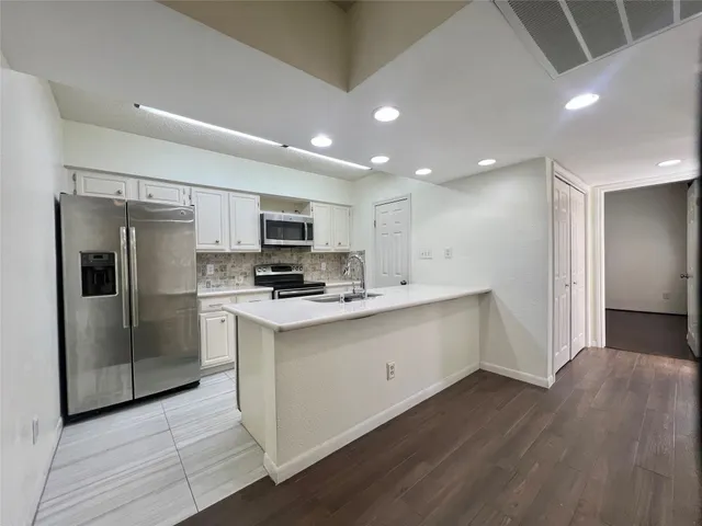 $2,300 | 980 Memorial Village Drive, Unit 47, Houston, TX 77024