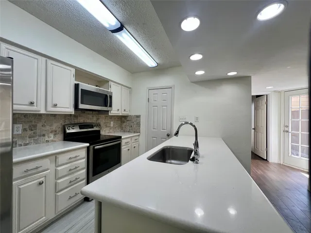$2,300 | 980 Memorial Village Drive, Unit 47, Houston, TX 77024