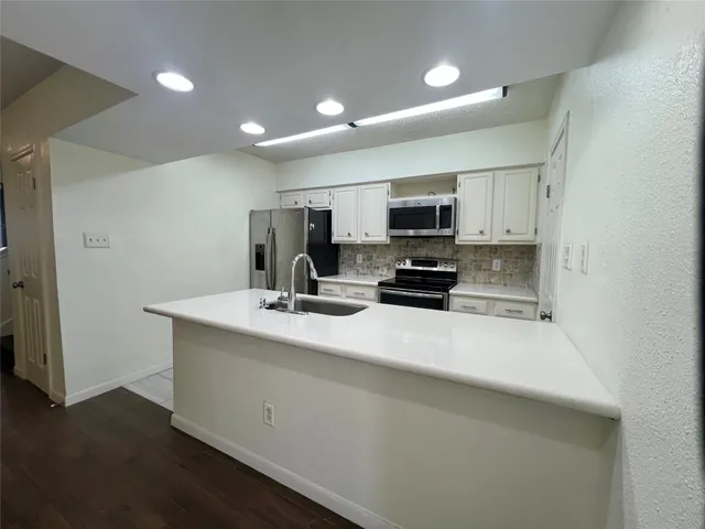 $2,300 | 980 Memorial Village Drive, Unit 47, Houston, TX 77024