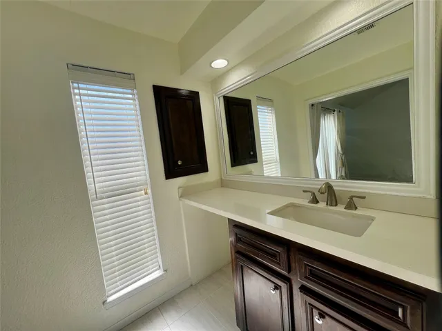 $2,300 | 980 Memorial Village Drive, Unit 47, Houston, TX 77024