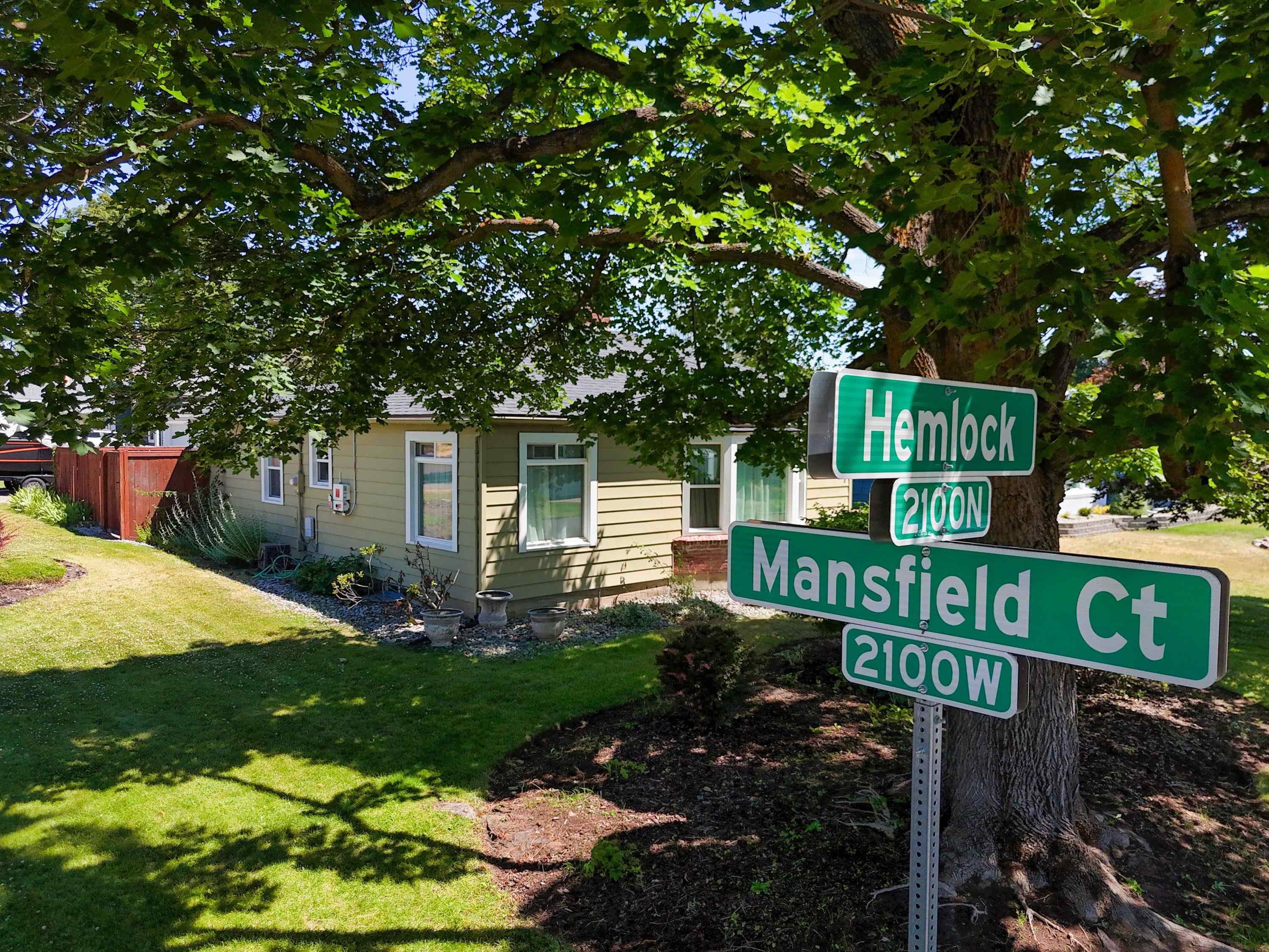 2118 North Hemlock Street Spokane, WA 99205 - Photo 2 of 45