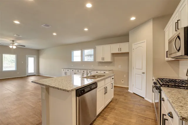 $2,900 | 13845 Rock Island Trail, Conroe, TX 77384