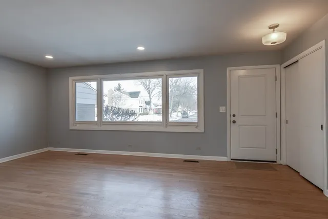 $3,000 | 1311 East Euclid Avenue, Arlington Heights, IL 60004